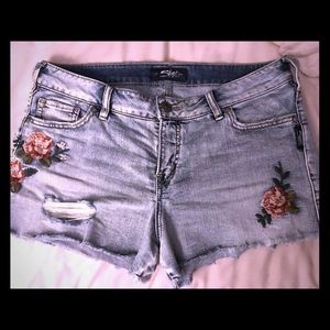 Silver Jeans Aiko Demi Straight Mid Rise Shorts